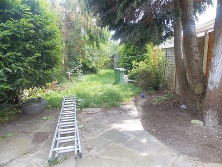4 bedroom semi-detached house to rent - Photo 3