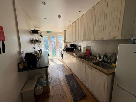 1 bedroom in a house share to rent - Photo 5