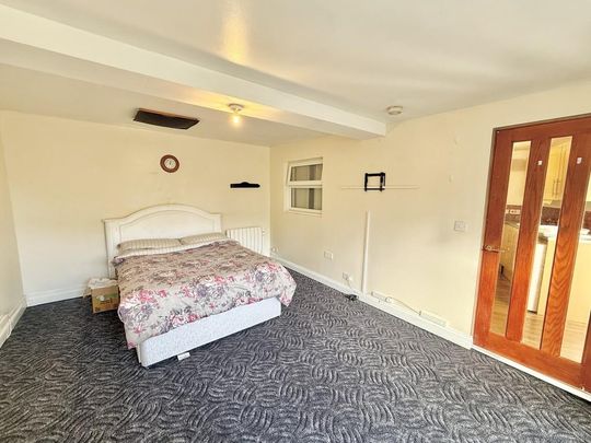 1 bedroom ground floor flat to rent - Photo 1