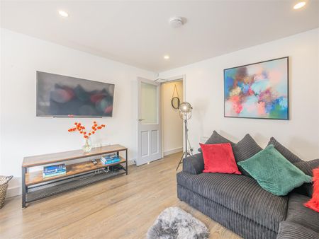 St. Margaret Road Room 3 - Photo 5