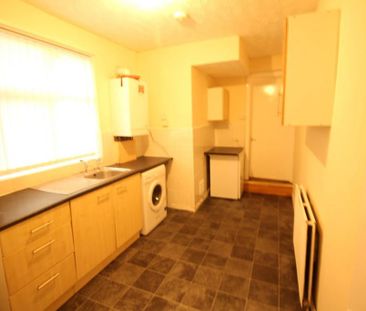 3 bedroom flat to rent - Photo 5