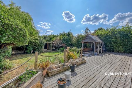 Hamlet Hill, Roydon - Photo 4