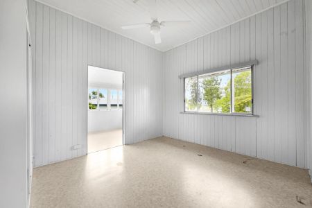 Beautiful family home on a spacious corner block. - Photo 4