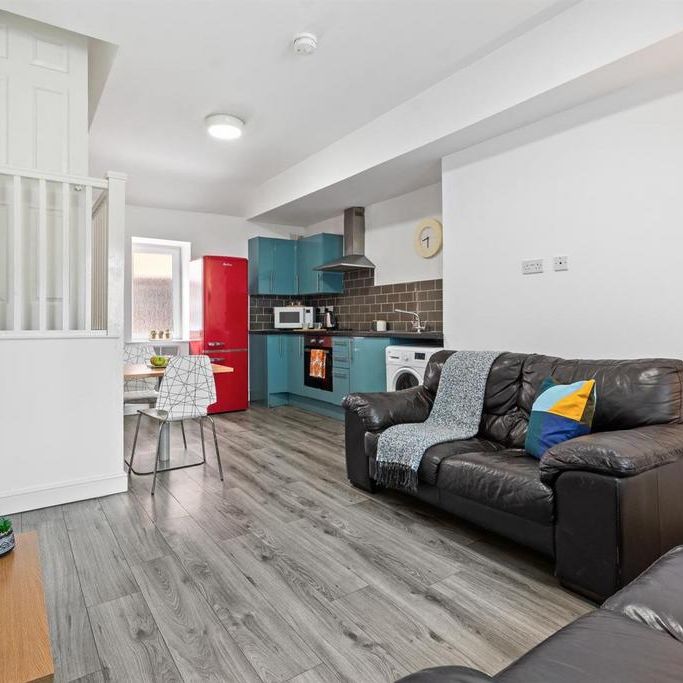 3 bedroom flat to rent - Photo 1