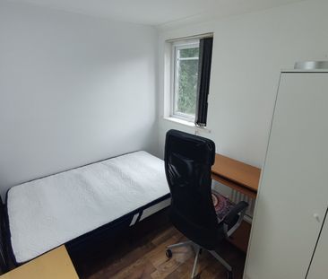 Room in a Shared Flat, Bold Street, M15 - Photo 3