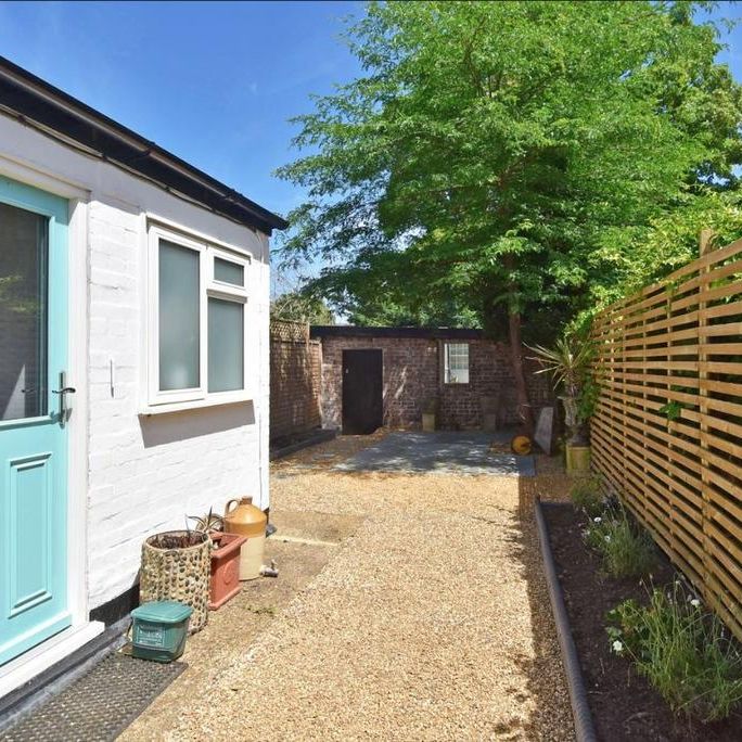 2 bedroom cottage to rent - Photo 1