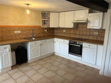 3 bedroom semi-detached house to rent - Photo 3