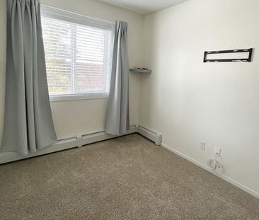 2 Bed Condo For Rent In Legacy. Undgr. Parking. Heat & Water Included - Photo 6