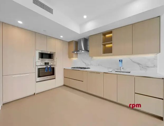 1810 13778 100 AVENUE | 1810 13778 100 AVENUE, Surrey - Photo 1