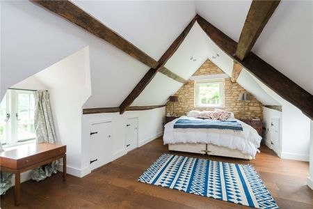 A character Mill House situated in a small hamlet situated to the North of Woodstock close to Soho Farmhouse. The property has a large garden and views of surrounding countryside and the River Glyme, an ideal weekend property. - Photo 5