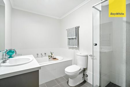 BEAUTIFULLY PRESENTED FAMILY HOME!!! - Photo 2