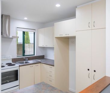 Tidy Townhouse - Photo 4
