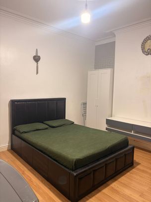 Master bedroom to rent close to seven king station - £900 pcm - Photo 1