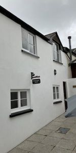 3 bedroom mews to rent - Photo 4