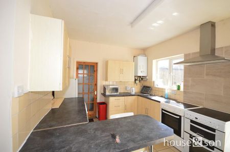 Bournemouth Moorfield Grove Moordown, BH9, Dorset - Photo 3