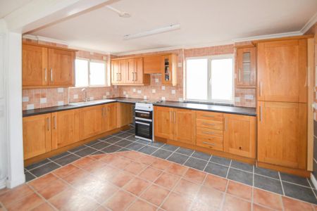 3 bedroom terraced house to rent - Photo 3