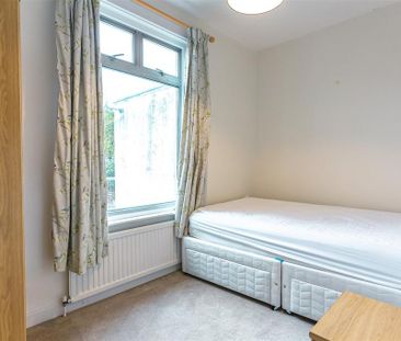 3 bedroom flat to rent - Photo 3