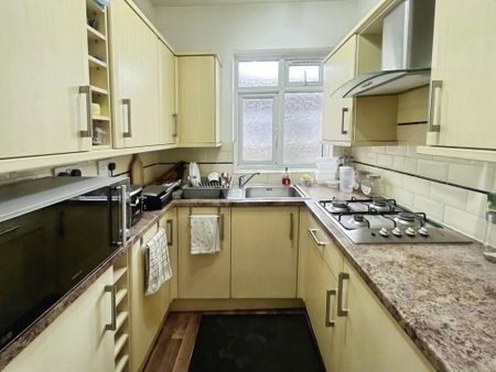 2 bedroom flat to rent - Photo 5