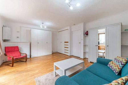 1 bedroom flat in Portsoken Street - Photo 5