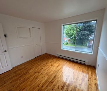 5 1/2 + entrée privée à louer - Photo 3