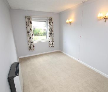 1 bedroom retirement property to rent - Photo 2