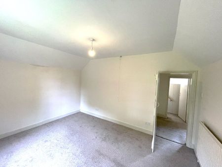 A detached 4 bedroom cottage in the quiet village of Wintringham in close proximity to Malton, Scarborough and York. Lakeside Cottage benefits from a good sized rear garden and off street parking. Min 12 months tenancy. - Photo 3