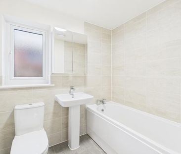 Laurie Close, Yate, Bristol - Photo 2