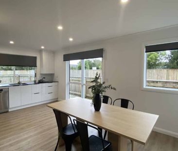 Modern, Near-New Home with Indoor-Outdoor Flow - Photo 3