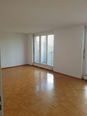 Helle 4.5-Zimmer-Wohnung mit Wintergarten im beliebten Breitequartier! - Photo 1