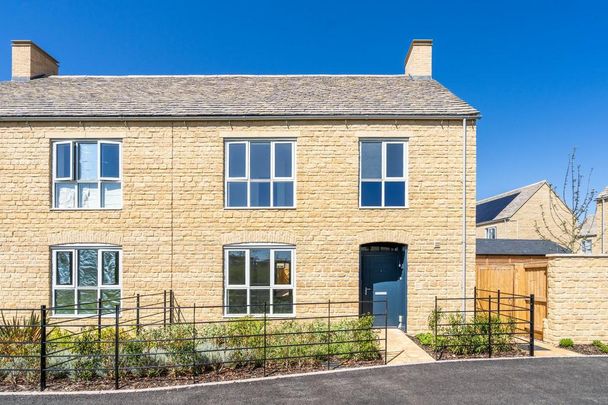 3 bedroom semi-detached house to rent - Photo 1