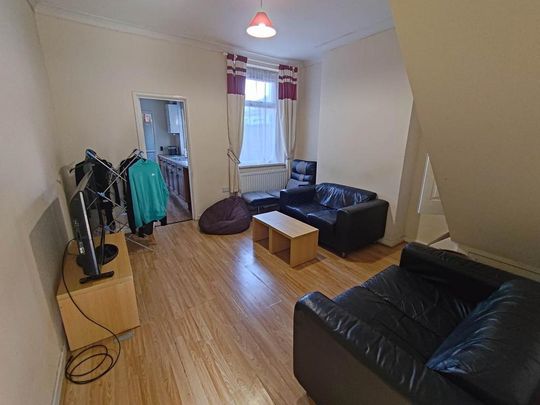 4 bedroom terraced house to rent - Photo 1