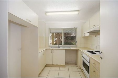 1/92 Regatta Crescent, Douglas - Photo 2