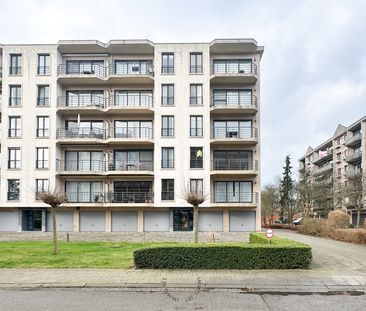 Centraal gelegen appartement met drie slaapkamers en garage - Photo 2