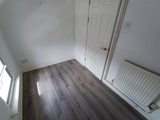 White Lion, Cowbridge Road West, Cardiff - Photo 1