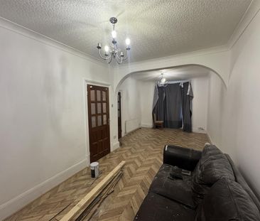 4 Bedroom House - Terraced To Let - Photo 1