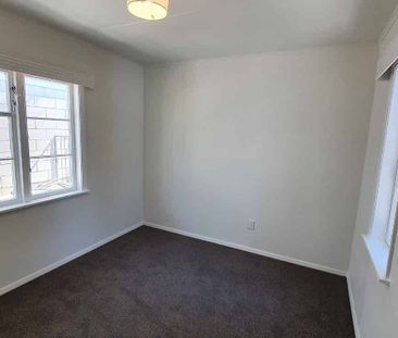 Spacious, Renovated 3 Bedroom Home – Ready to Move - Photo 1