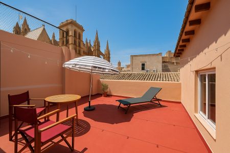 DISPONIBLE A PARTIR DE ENERO: Alquiler mensual , estudio con terraza y vistas a la Catedral de Palma. - Photo 3