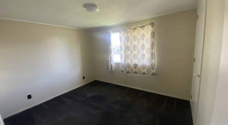 4-Bedroom Home in Red Hill with Modern Kitchen and Single Garage and Pets Allowed! - Photo 3