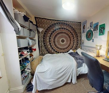 Semi-detached house to rent on - Photo 6