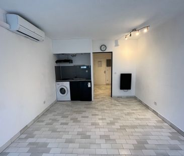 Location Appartement 1 pièce 22m² SANARY SUR MER 83110 - Photo 4