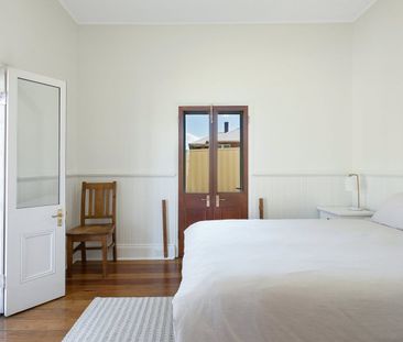 BRIGHT & SPACIOUS 3-BED HOME - Photo 5