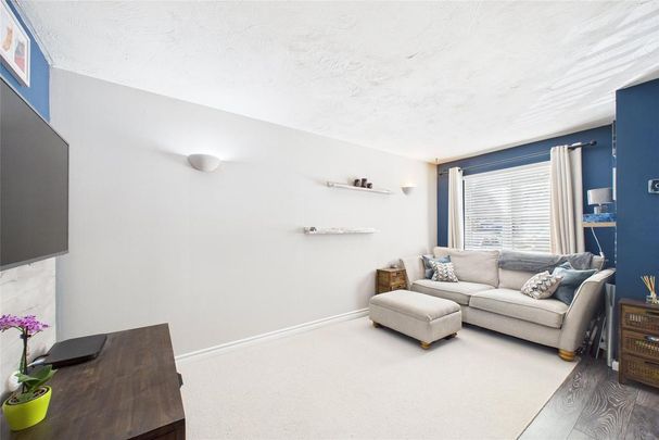 2 bedroom end of terrace house to rent - Photo 1