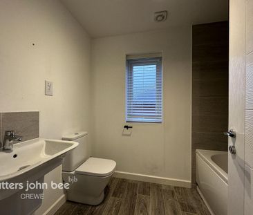 3 bedroom semi-detached house to rent - Photo 6