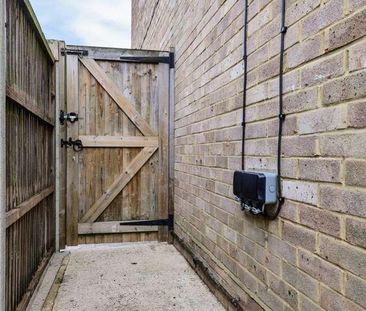 Sandalwood, Guildford, GU2 - Photo 1