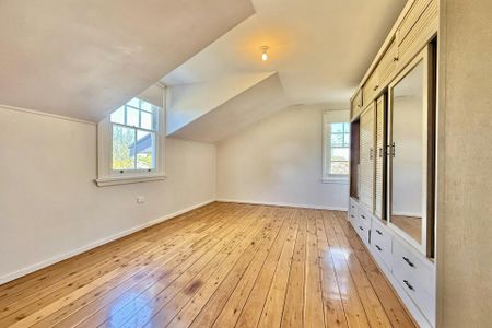 Magnificent 2 story, 4 bedroom home close to the CBD - Photo 4