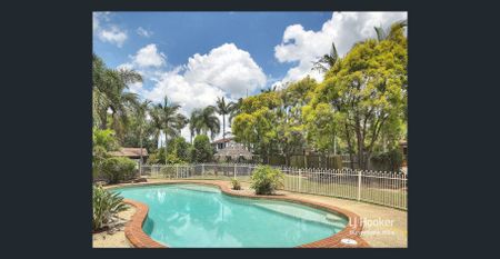 Comfort & Convenience Await: Charming 3-Bedroom Rental with Prime Location - Photo 2