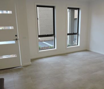 Modern Two Bedroom Townhouse - Photo 4