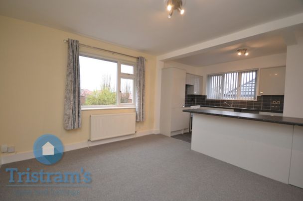 2 bed Flat for Rent - Photo 1