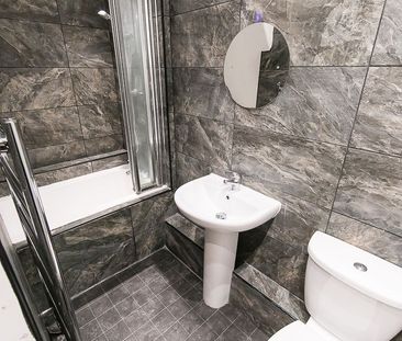 School View, Hyde Park, Leeds - Photo 1