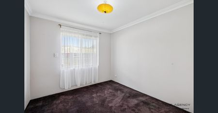 Comfortable Family Living with Plenty of Space - Photo 2